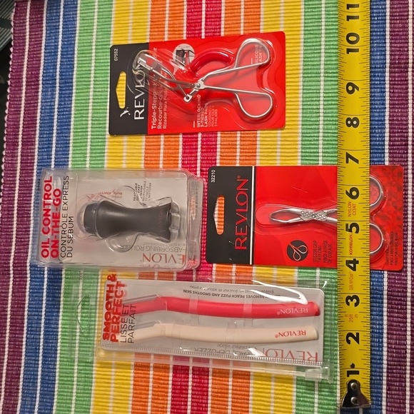 REVLON BRAND MAKEUP TOOLS BUNDLE OF 4 ITEMS - Picture 7 of 7